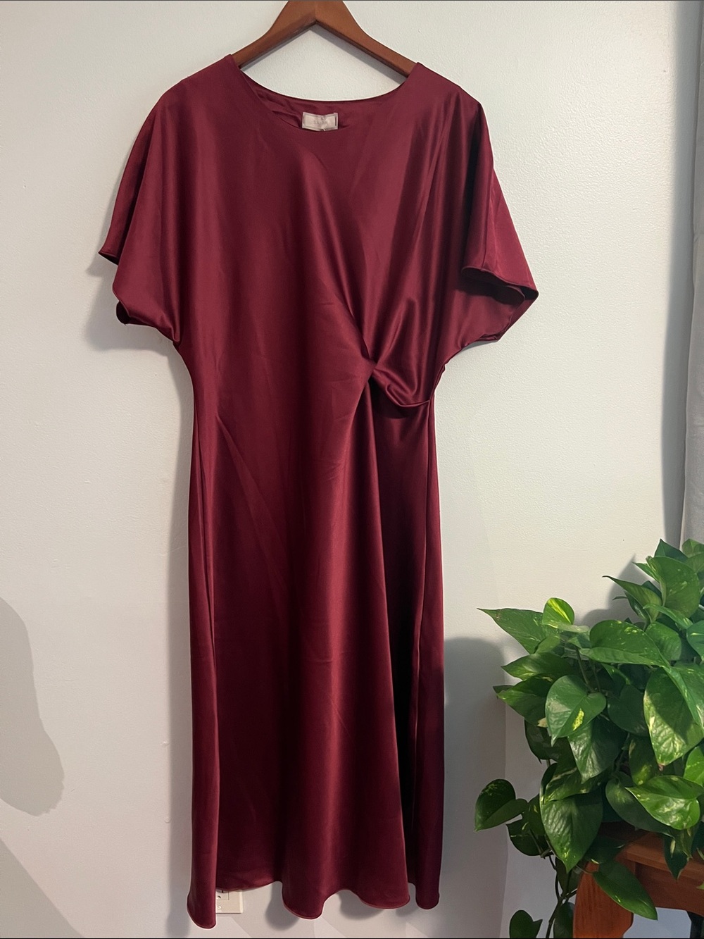 Saiph nwt Burgundy satin Knot-Detail Midi Dress, sz l/xl